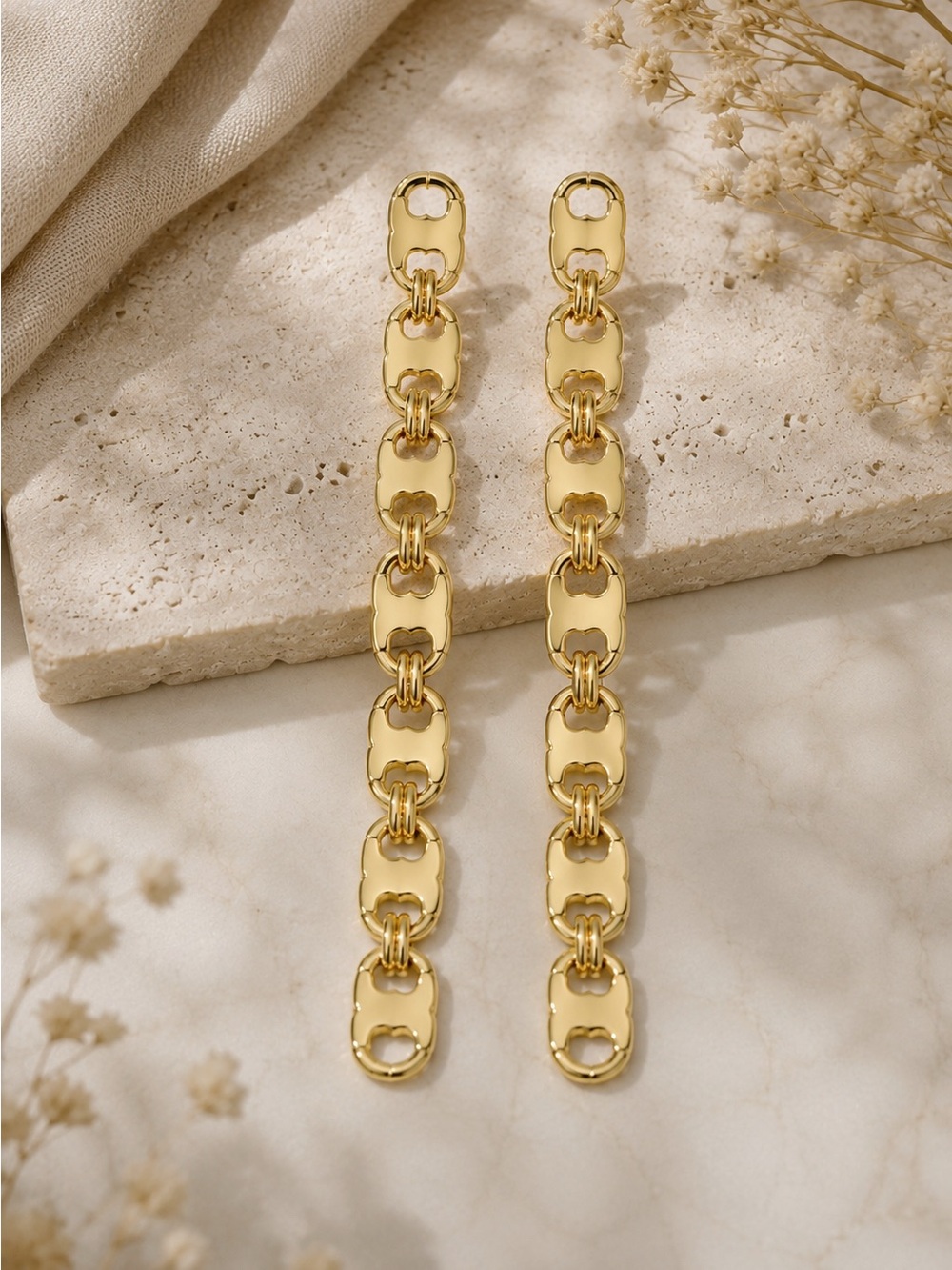 Tory Burch Logo Gemini Chain Link Linear earrings in gold. - Picture 4 of 6